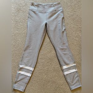 Roots Brand Gray and White Size Small Legging